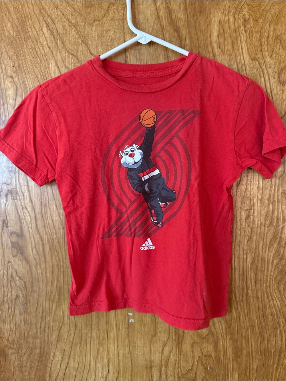 🏀 Adidas Kids' Red Trailblazers Basketball Blaze the Trailcat Tee Kids Size 7